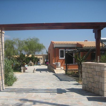 Irides Aparthotel Souvala Buitenkant foto