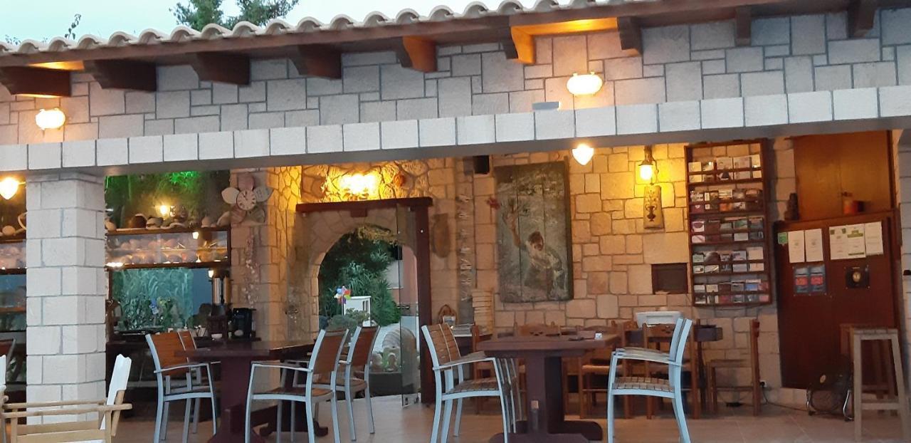 Irides Aparthotel Souvala Buitenkant foto